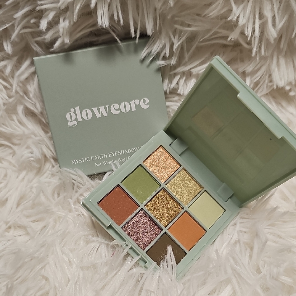 GLOW CORE Mystic Earth Eyeshadow Palette - 9 Shades